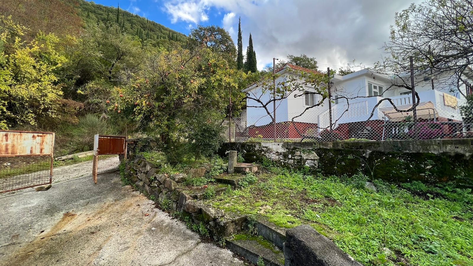 Image of House - 2 Bedrooms - 1 Bathrooms for Sale in Herceg-Novi-Sutorina-Montenegro, Image 3